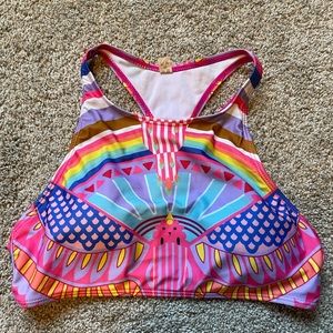 Multicolored bikini top, sport-bra-style, high neck